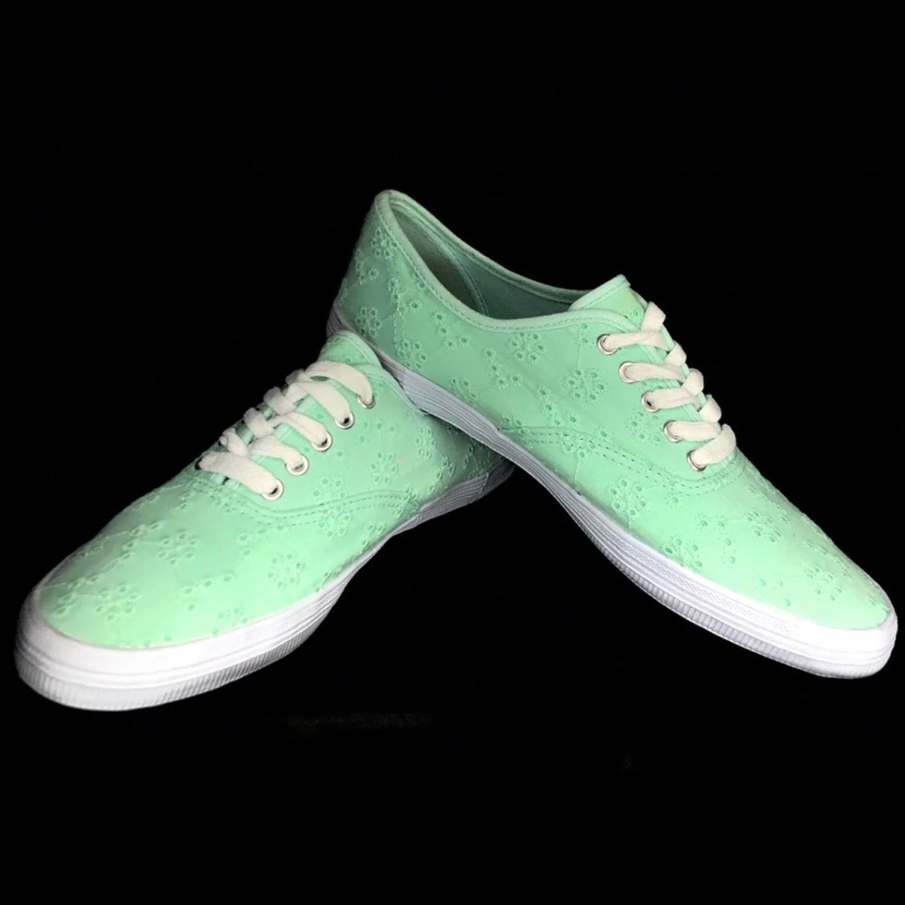 City Sneaks Mint Green Canvas Sneakers Size 8